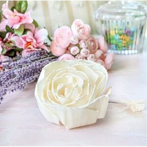 BRAND NEW WITH TAGS Spongellé Flower Diffuser